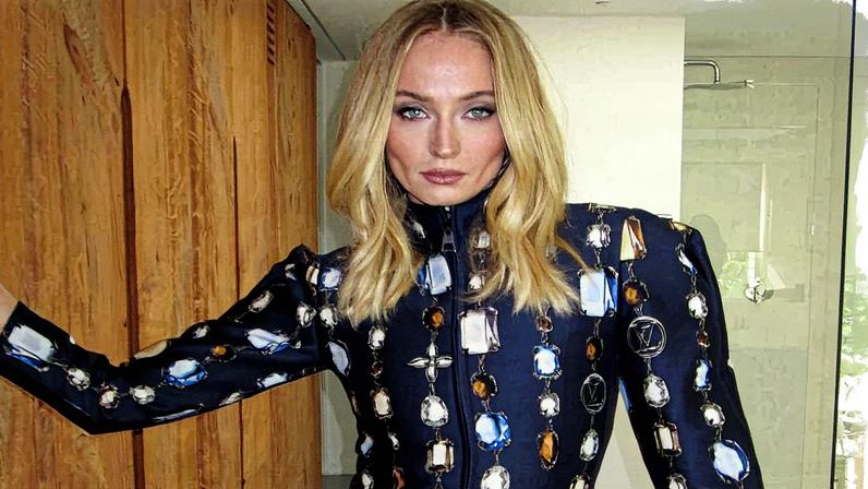 Sophie Turner and Chris Martin reportedly went on a secret date after her on-again, off-again relationship with Peregrine Pearson ended in late September. sophiet/Instagram