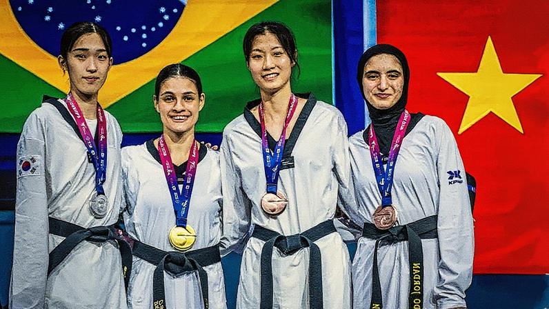 Maria Clara Pacheco e Natália Falavigna, campeãs mundiais de taekwondo (Foto: Divulgação/ CBTkd)