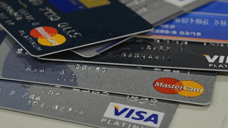 Caixa lança CNDB com benefícios exclusivos para professores, incluindo anuidade zero em cartões, empréstimos com juros reduzidos e descontos iFood - Foto: Reprodução