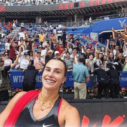 Sabalenka elogia Rybakina e celebra boa conexão com fãs chineses