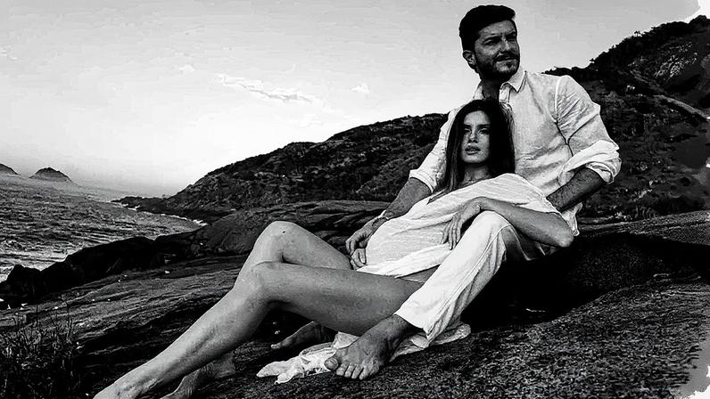 Camila Queiroz abre álbum de fotos e celebra a espera da primeira filha com Klebber Toledo — Foto: @anthonyhejdagarcia