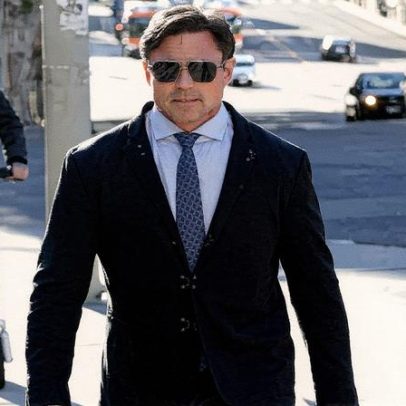 Ex de Denise Richards é preso em audiência