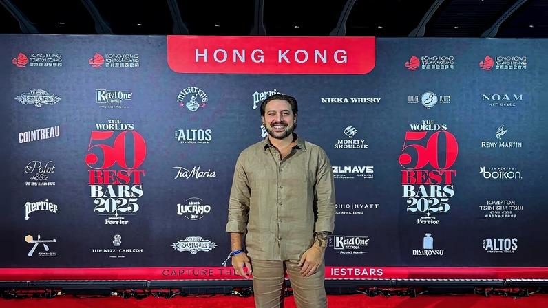 Nicholas Fullen na festa de premiação do The World's 50 Best Bars que aconteceu em Hong Kong no início de outubro • Acervo pessoal