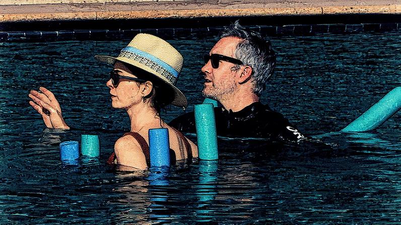 Anne Hathaway e o marido, Adam Shulman — Foto: The Grosby Group