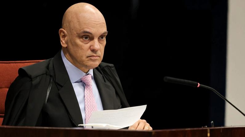 Moraes encaminha comunicado ao TSE sobre inelegibilidade de Bolsonaro