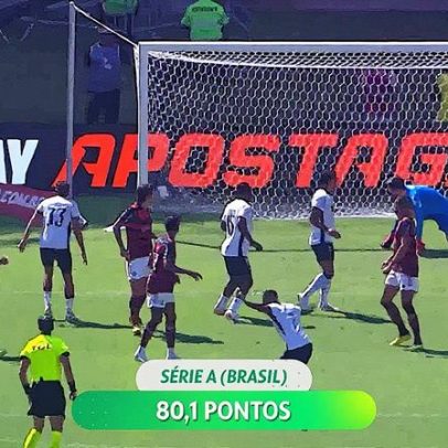 Chuva torrencial atrapalha jogo na Inglaterra e vira meme com imagens