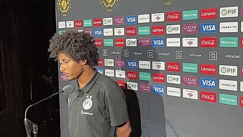 Adeyemi, atacante do Borussia, diz não conhecer ninguém do Monterrey