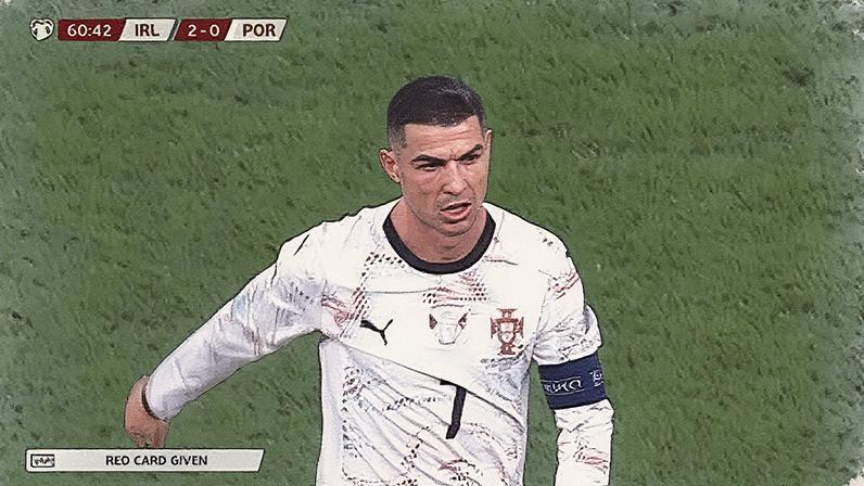 Após análise no VAR, cartão vermelho para Cristiano Ronaldo por cotovelada em O'Shea, aos 15' do 2º tempo