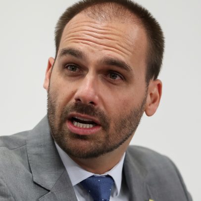 Moraes vota para aceitar denúncia contra Eduardo Bolsonaro por coação