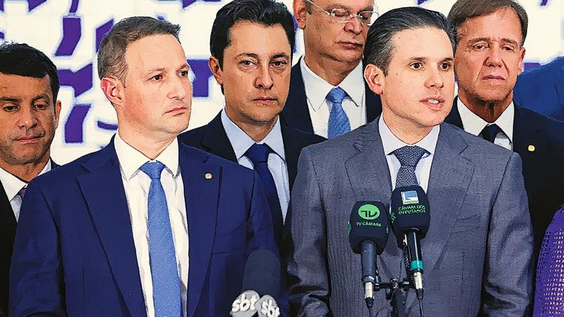 Pauta: Guilherme Derrite e Hugo Motta, em coletiva de imprensa. Após adiamentos e versões alteradas, o relator do PL antifacção deve ter seu projeto colocado em votação nesta terça-feira (18). (Foto: Marina Ramos/Câmara)