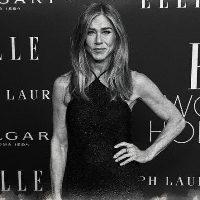 Jennifer Aniston homenageia Rachel Green ao vestir Ralph Lauren no Elle 2025