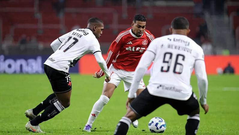 Gustavo Prado na partida entre Internacional x Vasco (Foto: Willian Abi/Pera Photo Press)