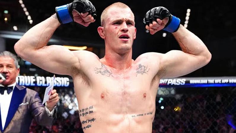 Ian Machado Garry comemora a vitória sobre Belal Muhammad na luta co-principal do UFC Qatar. (Foto por Jeff Bottari/Zuffa LLC)