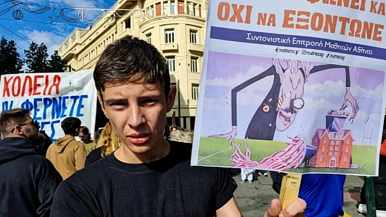 Professores do ensino médio da Grécia serão treinados para usar IA em sala de aula