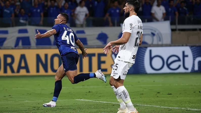 Rafael Elias, o Papagaio, fez o gol do Cruzeiro no empate por 1 a 1 com o Corinthians, no Mineirão, em 2023 (Foto: Staff Images/Cruzeiro)