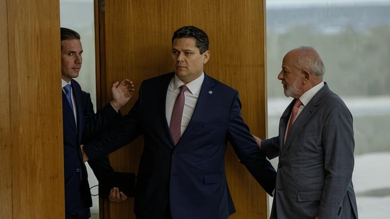 Corte de relações entre o comando do Congresso e líderes de Lula