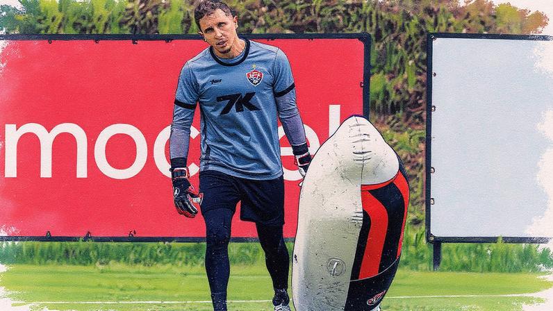 Thiago Couto em treino do Vitória; veja acima a provável escalação contra o Sport (Foto: Victor Ferreira / EC Vitória)