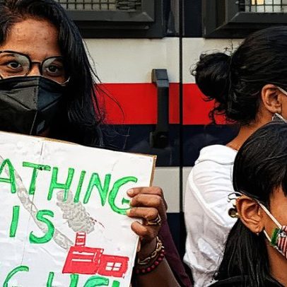 Poluição em Delhi provoca protesto raro contra a inação pública