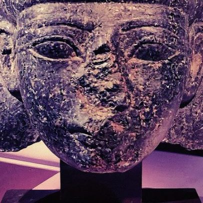 Holanda devolverá estátua antiga roubada apresentada na Tefaf 2022 ao Egito