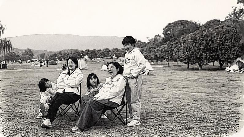 Single mothers Zhu Danyu, second left, and Fei Yuan with their children. The families live together in Nanjing, China, so they can be ‘sharing and managing the risks and pressures of life’, says Zhu.