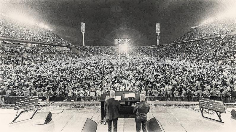 Franklin Graham reúne 75 mil pessoas no Estádio Vélez em duas noites de evangelismo durante o evento “Esperanza Buenos Aires”. (Foto: Associação Evangelística Billy Graham)
