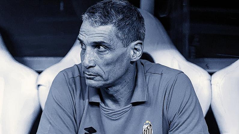 Vojvoda, técnico do Santos (Foto: Lucas Emanuel/AGIF)