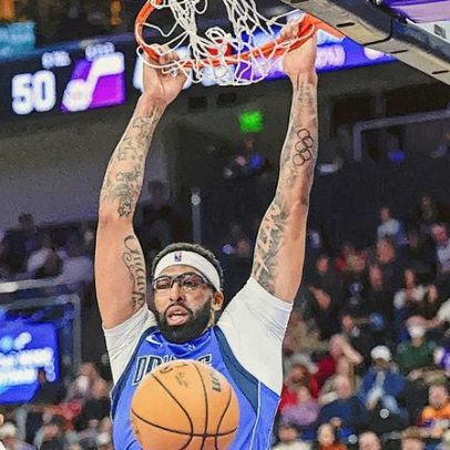 Nico Harrison é acusado de forçar Anthony Davis a atuar com lesão