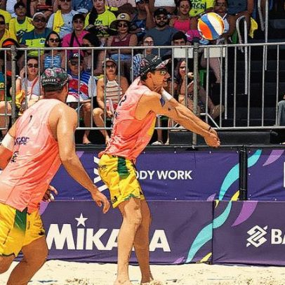 André e George estrearam em lados opostos no Mundial de Vôlei de Praia em Paris