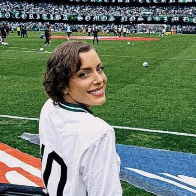 Filha de Roberto Justus vai ao jogo do Coritiba e comemora acesso à Série B