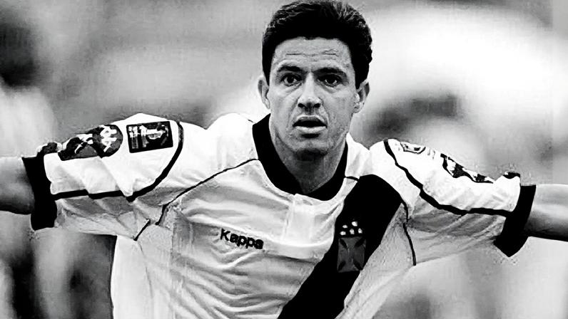 Ramón comemora um de seus dois gols na vitória do Vasco sobre o Botafogo, no Maracanã, pelo Brasileirão 1998. (Arquivo/Lance!)