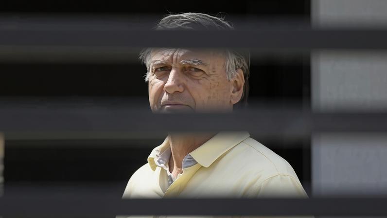 Após convocação para vigília, Bolsonaro é preso por determinação de Moraes