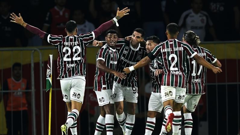 Jogadores do Fluminense celebram vitória sobre o Flamengo (Foto: Alexandre Loureiro / AGIF / Gazeta Press)