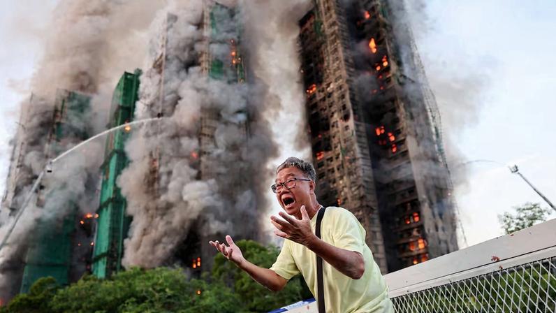Várias pessoas morrem e dezenas ficam presas em incêndio em complexo residencial em Hong Kong