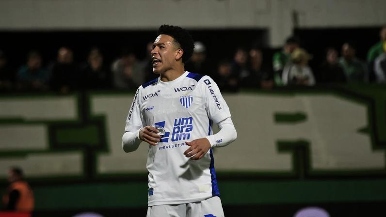 Marquinhos Gabriel, meia com passagens por vários gigantes brasileiros, defendeu o Avaí em 2025 (Foto: Renato Padilha / Agif / Gazeta Press)