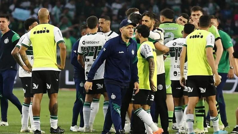 Coritiba: Mozart planeja manter 50% do elenco e buscar 6 a 8 reforços
