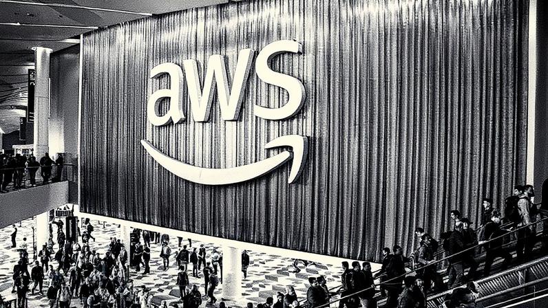 Amazon firma acordo de US$ 38 bi com a OpenAI para ampliar acesso a chips da Nvidia | Para a Amazon, que tem se esforçado para competir na era da IA, o acordo é um endosso de sua capacidade de construir e administrar enormes redes de data centers.