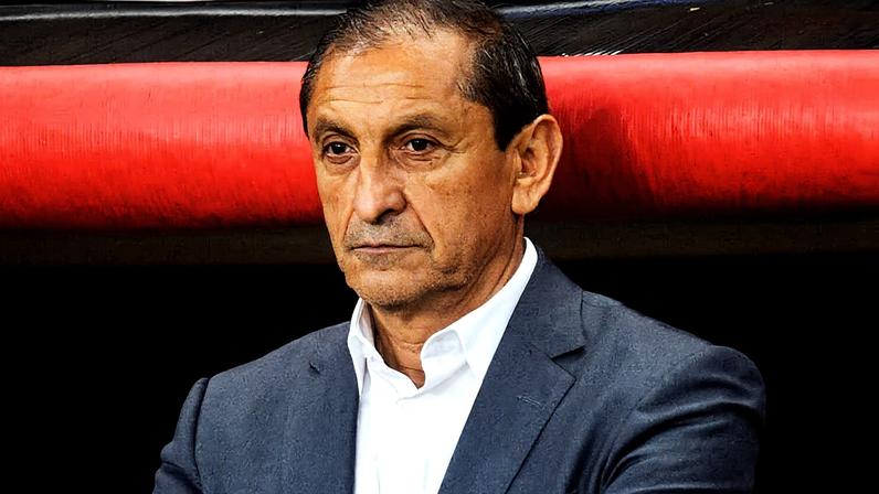 Ramón Díaz à beira do campo em jogo do Internacional pelo Brasileirão (Foto: Donaldo Hadlich / Código19 / Gazeta Press)