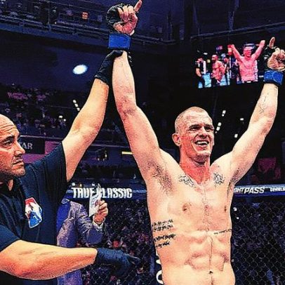 Brasileiro provoca Makhachev após vitória no UFC e afirma que não derruba o oponente