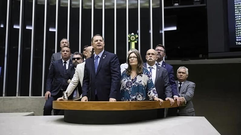 PL tenta reorganizar oposição após prisão de Bolsonaro