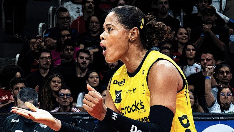 Adenízia em ação contra o Sesc RJ Flamengo na Superliga 25/26 (Foto: Amadeus Galiotto)