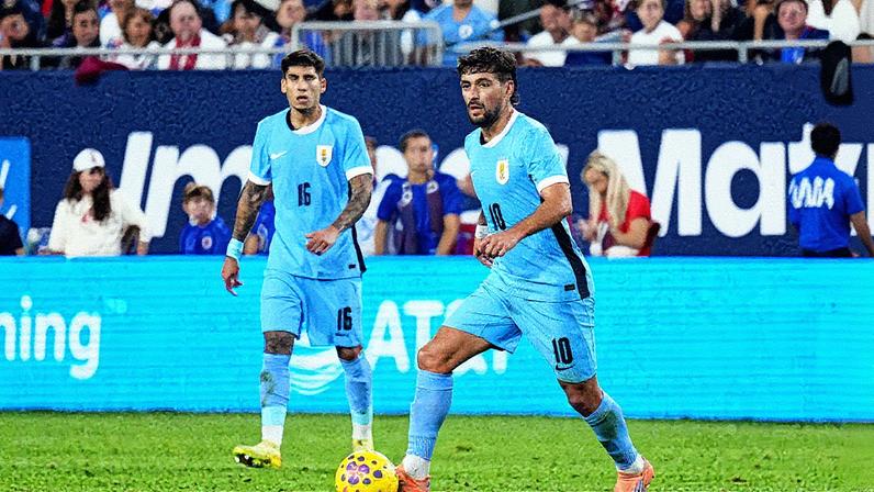 Giorgian de Arrascaeta em ação pelo Uruguai contra os Estados Unidos — Foto: Rich Storry / AFP