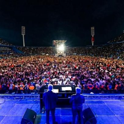 Graham reúne 70 mil fiéis em festival evangélico na Argentina