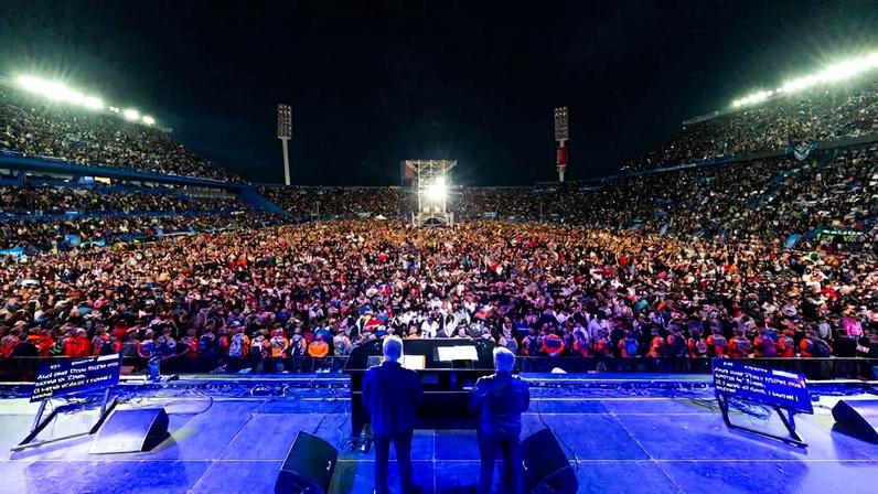 Durante a pregação, Franklin Graham enfatizou a busca humana por sentido e propósito - Foto: Reprodução/Instagram Franklin Graham