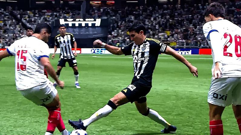 Dividida entre Junior Alonso e Michel Araújo em Atlético-MG x Bahia (Foto: Reprodução/CBF)