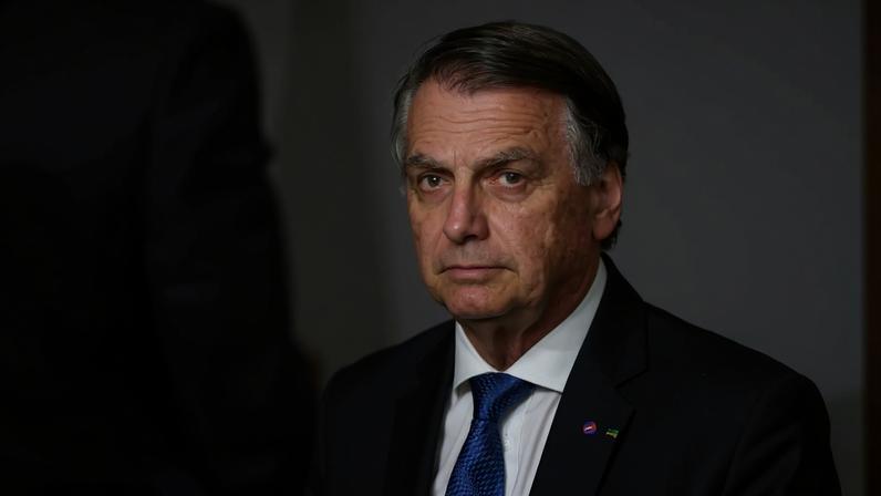 Decisão de Moraes é ratificada pela Primeira Turma e Bolsonaro segue preso preventivamente. (Foto: Rosinei Coutinho e Ton Molina/STF)