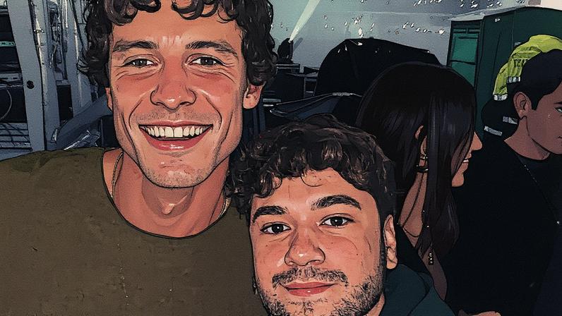 Influenciador Brino posou com Shawn Mendes em bastidores de show — Foto: Reprodução / Instagram