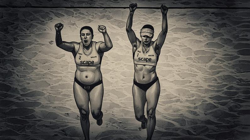 Carol e Rebecca vencem na estreia do Mundial de Vôlei de Praia (Foto: Volleyball World)