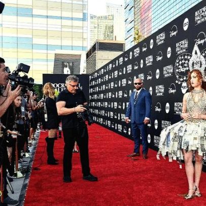 Chappell Roan exige que fotógrafos sigam regras radicais no tapete vermelho após crises