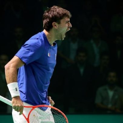 Cobolli salva 7 match-points e Itália avança à 3ª final seguida na Davis