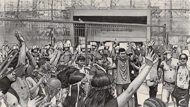 Protesto de indígenas que bloqueou o acesso à Zona Azul da COP 30 na última semana. (Foto: André Borges/EFE)